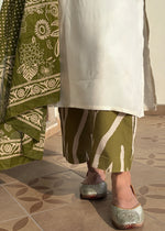 Load image into Gallery viewer, White Twill-Green Prints Set