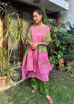 Load image into Gallery viewer, Pink Green Cotton Bandhani Suit & Dupatta