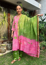 Load image into Gallery viewer, Pink Green Cotton Bandhani Suit & Dupatta