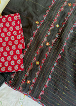 Load image into Gallery viewer, Maroon Ajrak Cotton Suit &amp; Black Mirror Work Mulmul Dupatta
